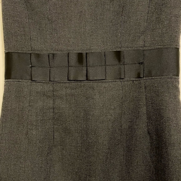 Mexx fitted and lined dress with pleated with empire waist. Size CA 32 / XS - Picture 3 of 7